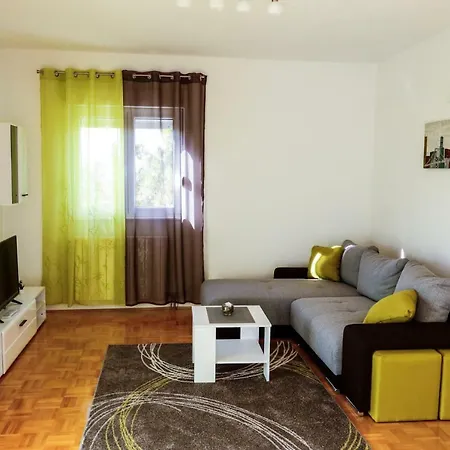 Iva Apartament *