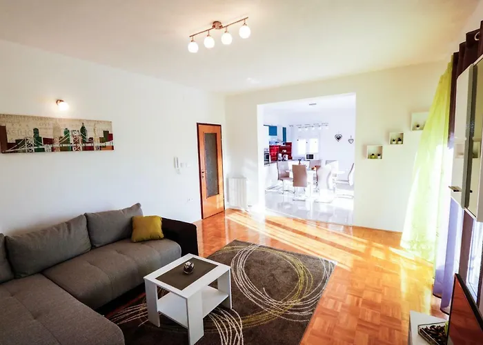 شقة Iva زادار